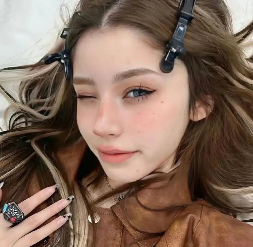 早餐时女歌迷快闪